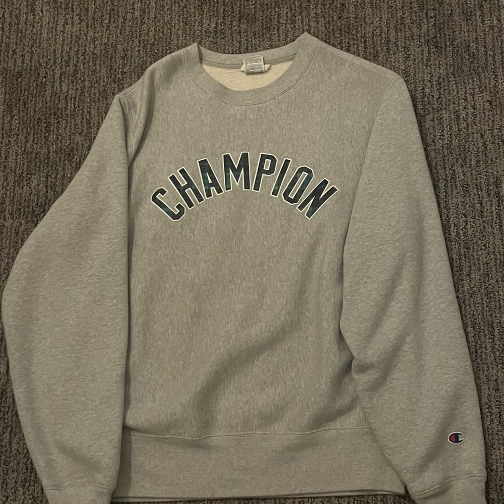 CHAMPION SWEATSHIRT